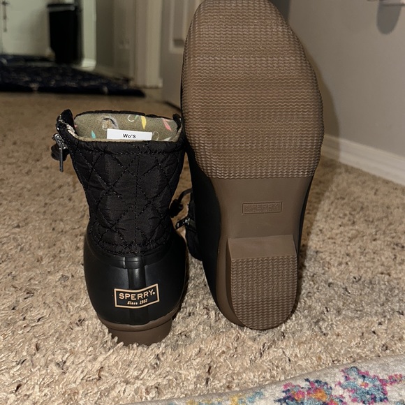Wmns size 8 Sperry waterproof rubber boot. - Picture 3 of 3